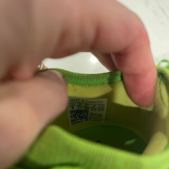 Boys Adidas soccer cleats, size 4 - Picture 4 of 5